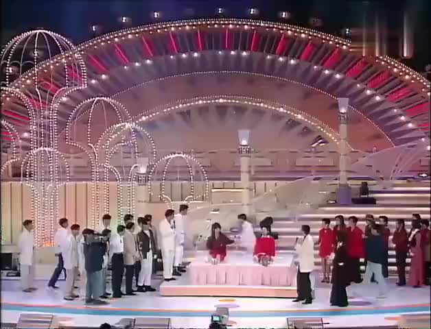 叶倩文和王菲仰卧起坐唱《我要你的爱》