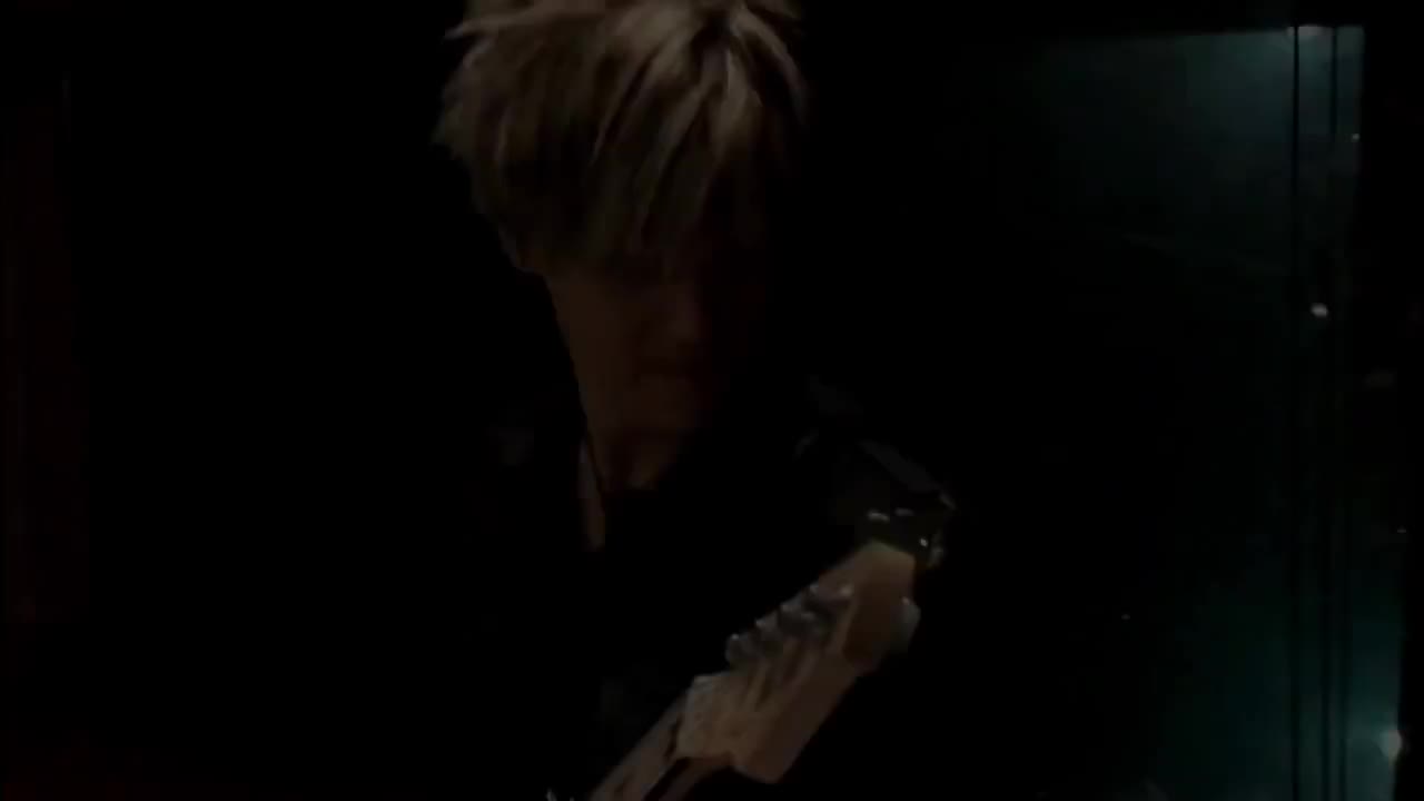 03 HOLLYWOOD SWINGING