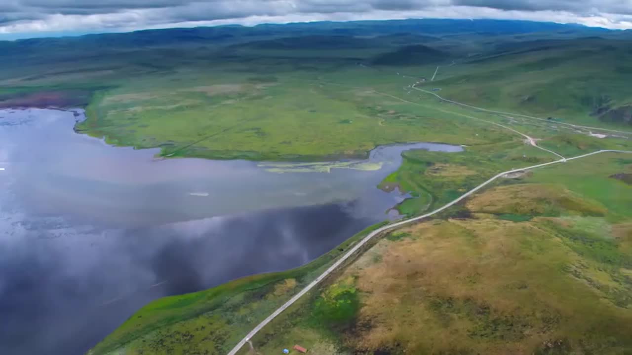 【美丽中国】《Amazing China》双语字幕绝佳英语听力素材，感受中国自然风光-p15-15.高原湖畔的黑颈鹤[高清版]