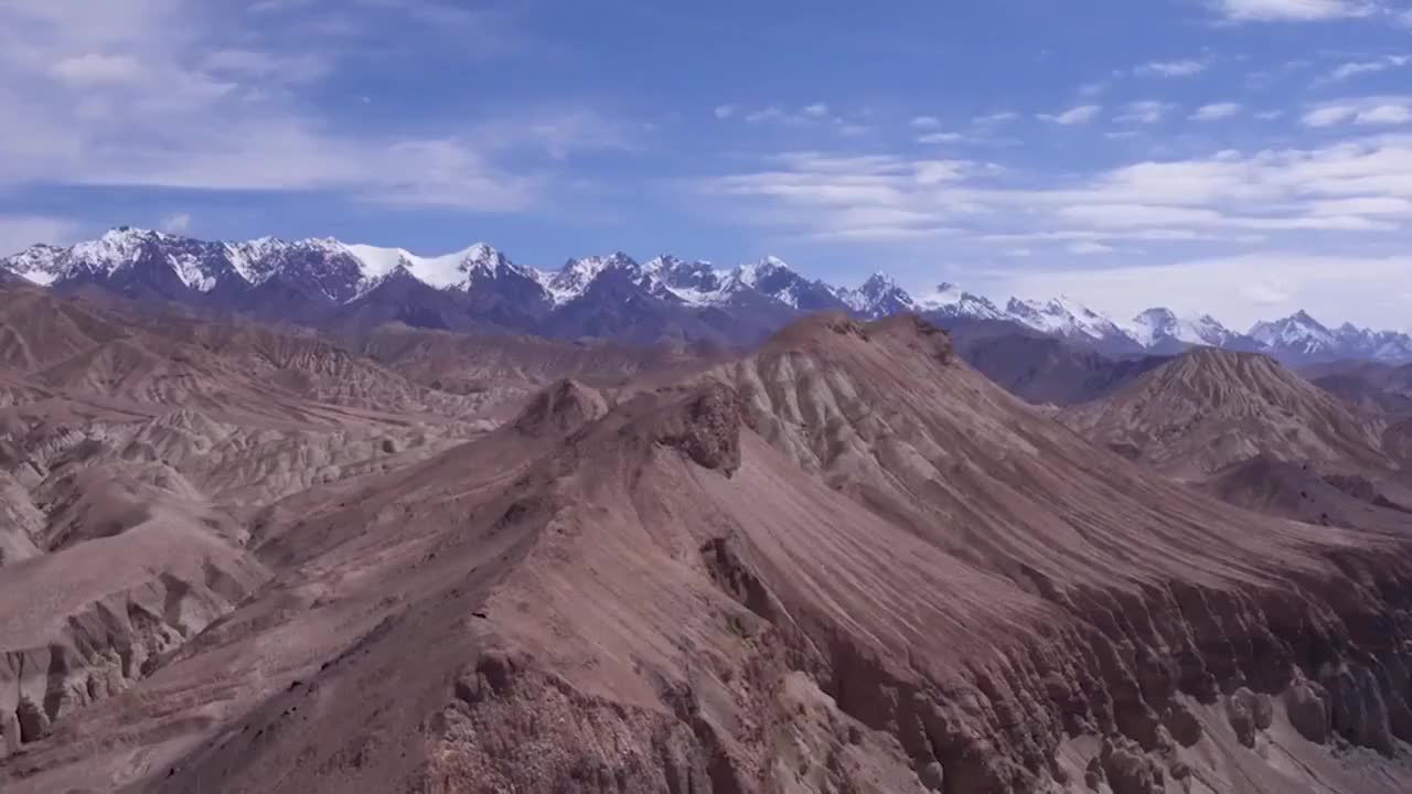 【美丽中国】《Amazing China》双语字幕绝佳英语听力素材，感受中国自然风光-p31-31.帕米尔高原上的明星山峰[高清版]