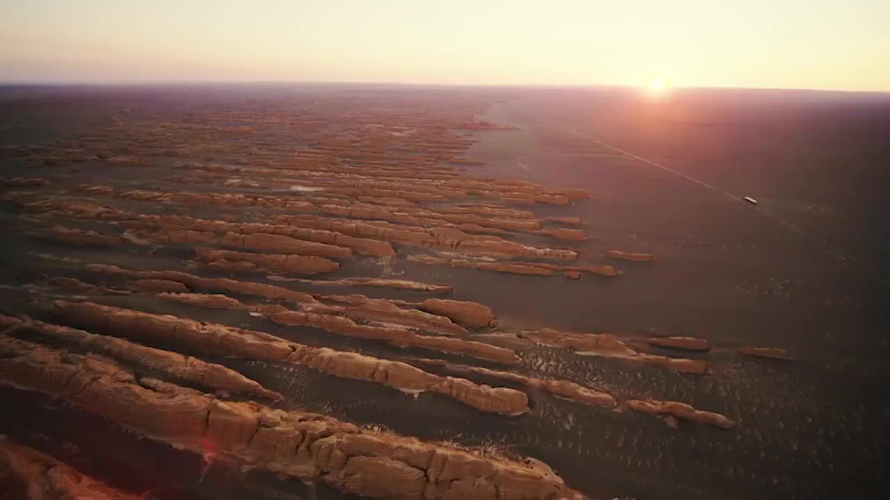 【美丽中国】《Amazing China》双语字幕绝佳英语听力素材，感受中国自然风光-p8-08.大风雕刻的魔鬼城[高清版]