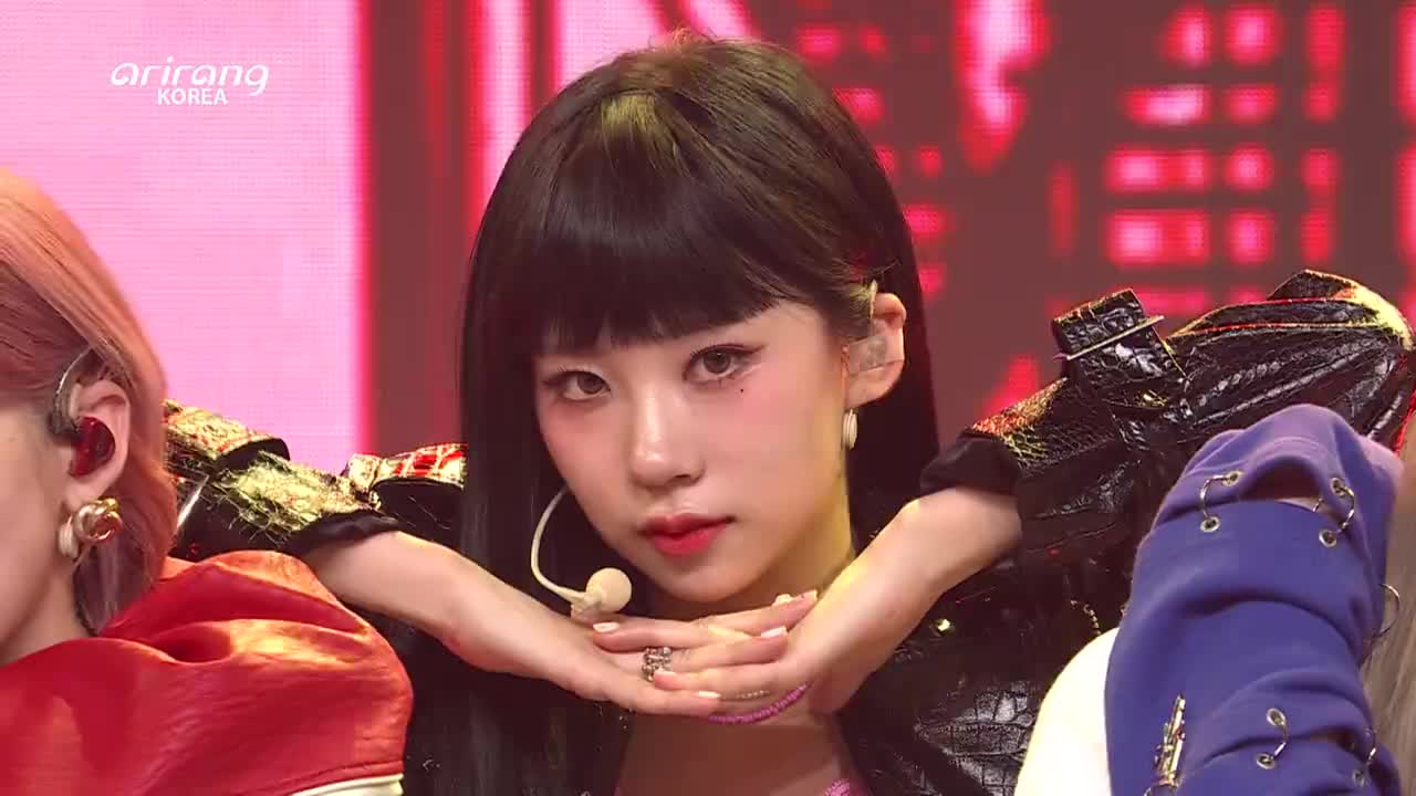 220805 Simply K-Pop CON-TOUR PURPLE KISS - Nerdy