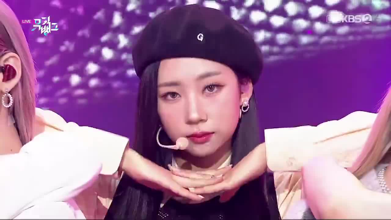 220812 KBS UHD Music Bank PURPLE KISS - Nerdy
