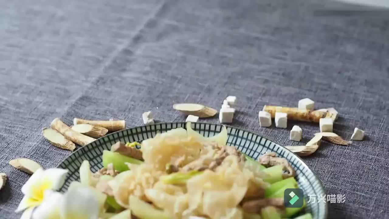 2-16西芹炒银耳