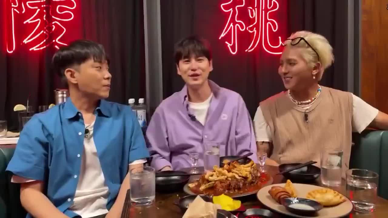 220823 开播前直播中字 喝着酒我的肩膀差点脱臼了结果开了直播