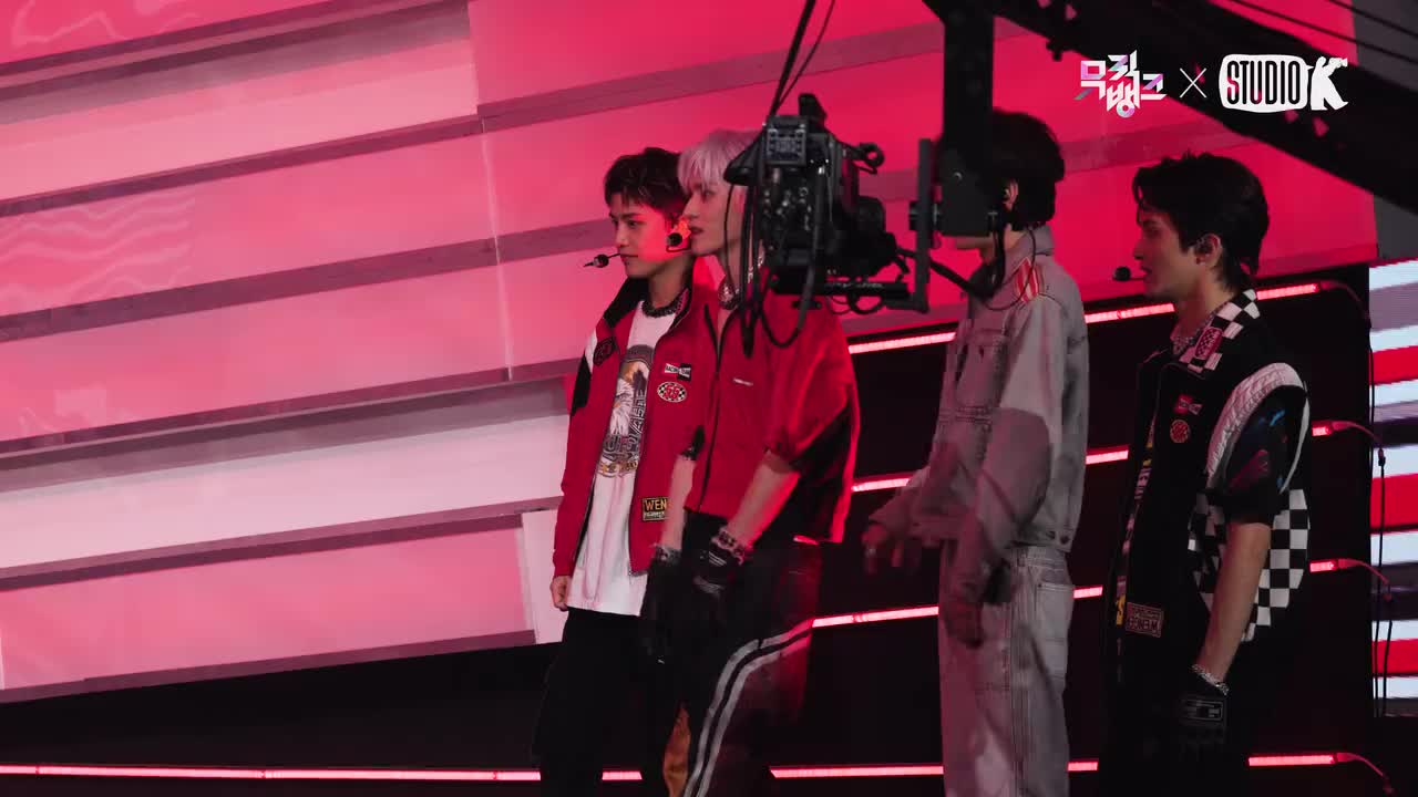 【怼脸】220923 2 Baddies [MusicBank] 4K