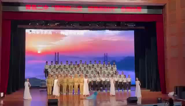 青岛二中2022级第四学部11/12班合唱《中国军魂》