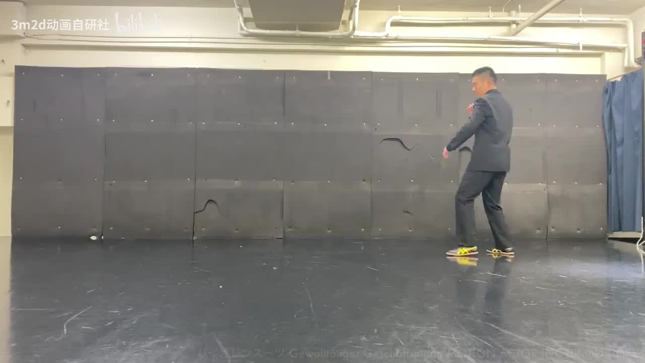 【格斗术】挥拳x2→脚踢→下砸