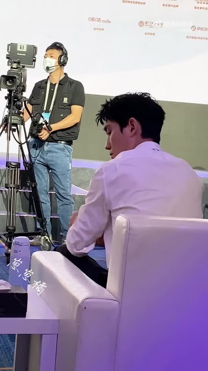 @崽崽橘（喝水鼓掌可可爱爱）