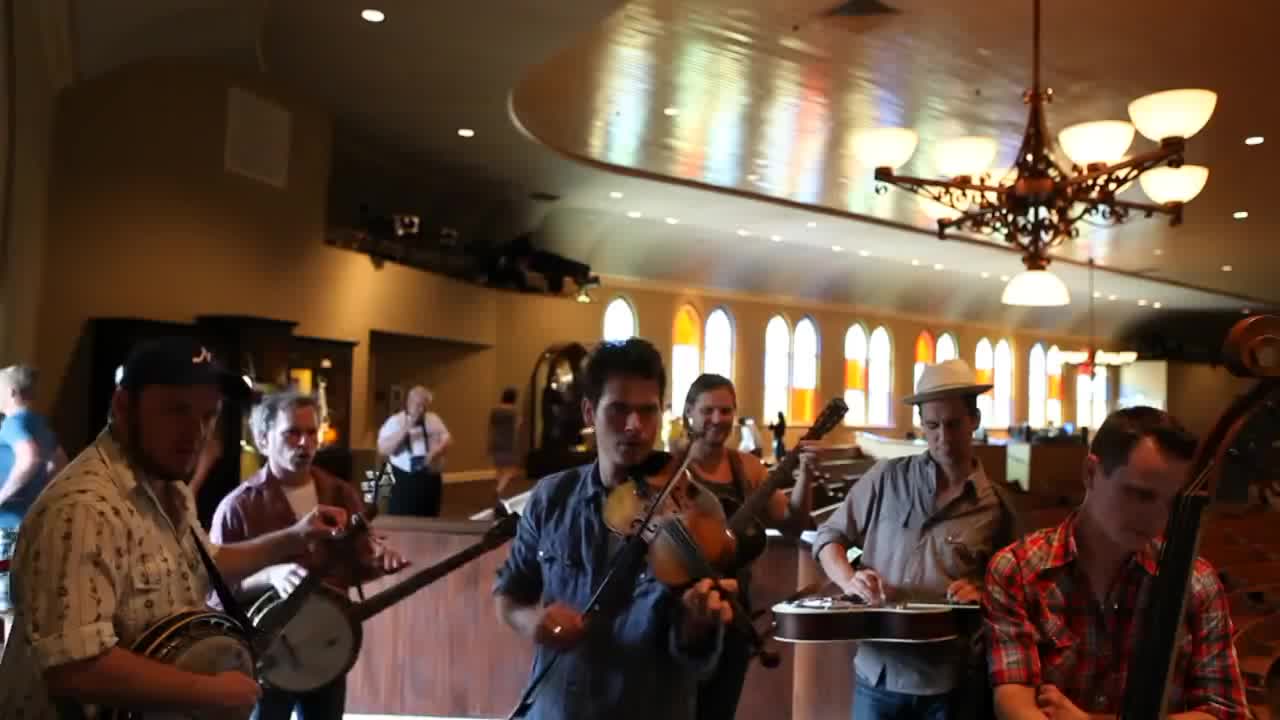 Live版本 - Old Crow Medicine Show - LIVE inside the Ryman Auditorium