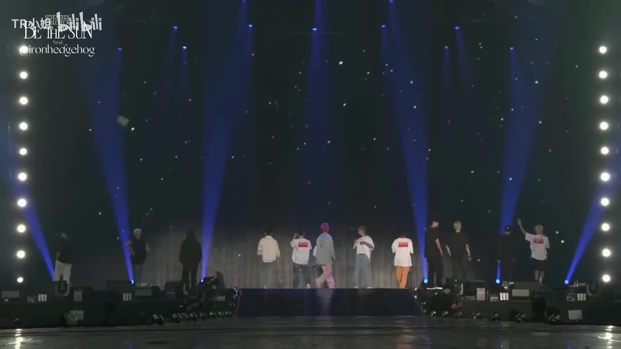 凌白热 我愿称之为夏夜唯一指定次曲，舞台版很好看也有编舞，但是和克拉一起的演唱会版最打动人心