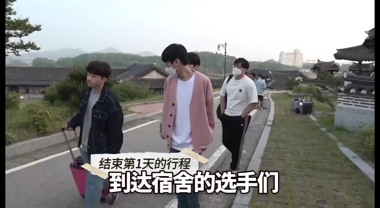 团建兰2cut（玩水、思考人生）