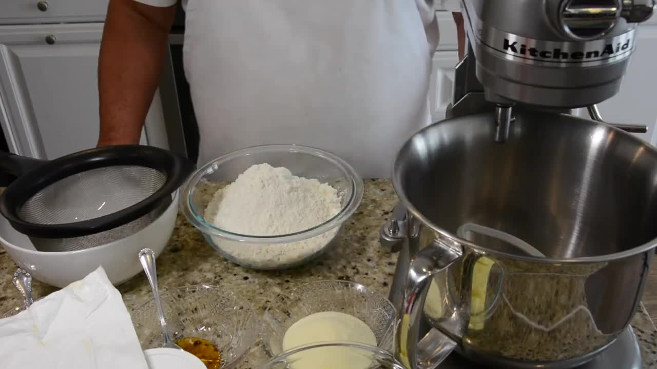 嗱酥皮奶黃月餅