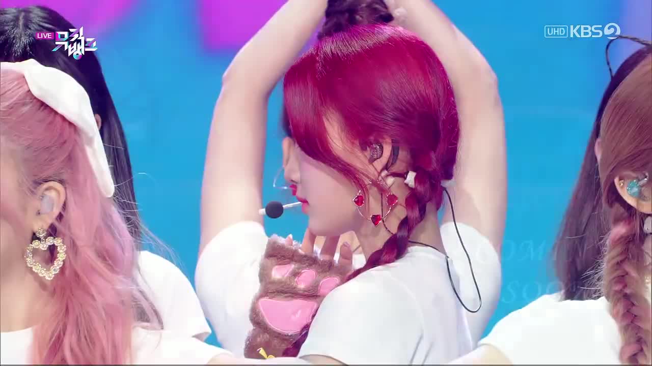 230303 KBS UHD Music Bank STAYC - Poppy