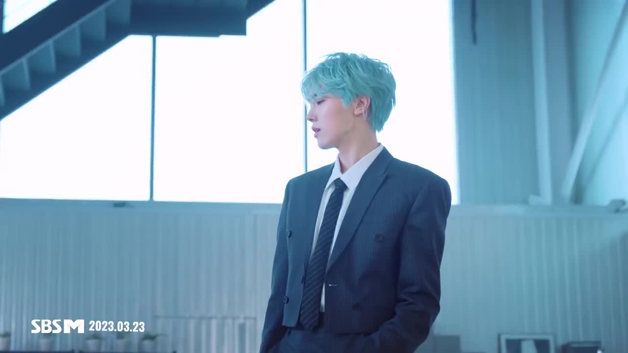 CRAVITY - Groovy Performance Video