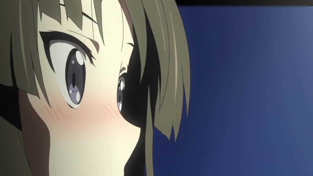 4.mio眼特写--唯在焰火前弹奏