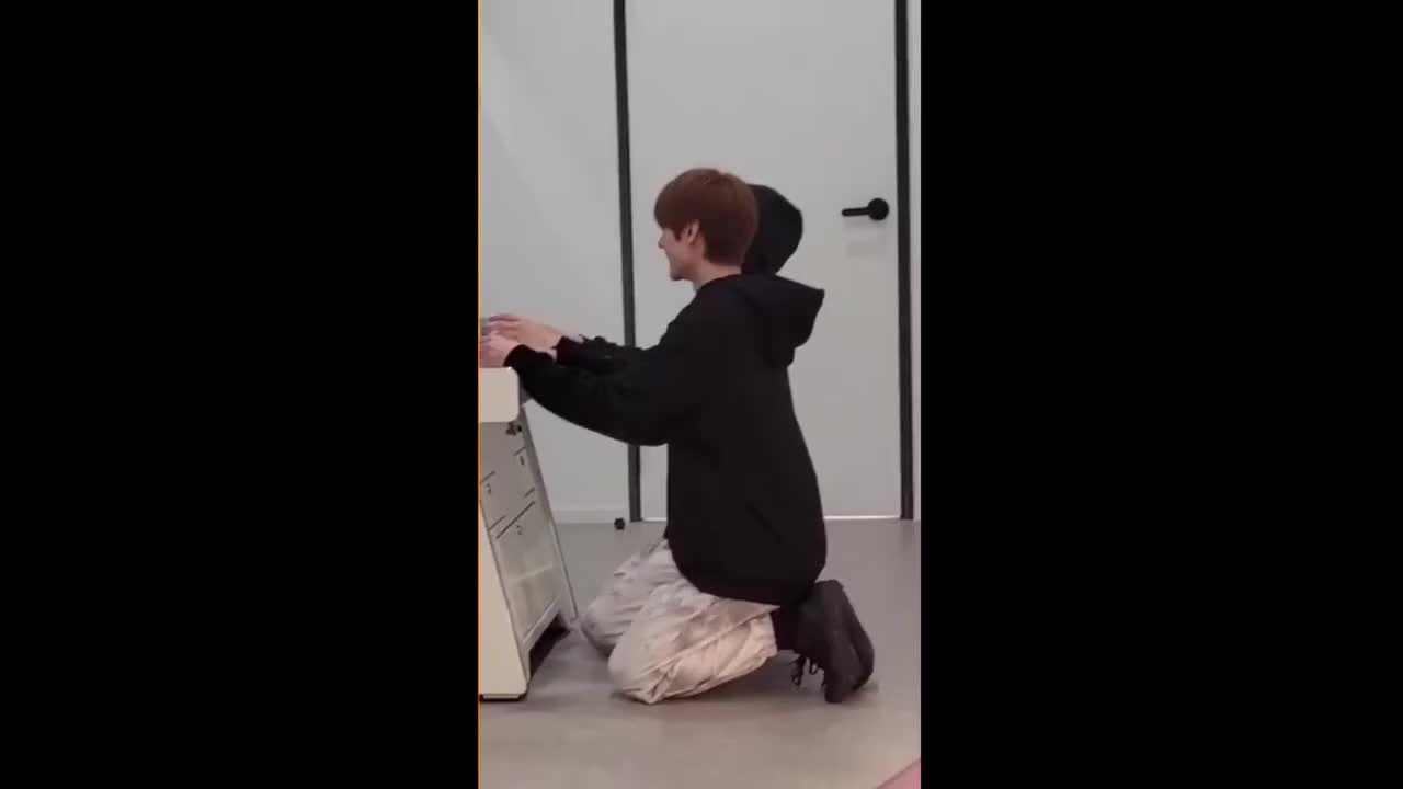 【BEHIND】李羲承和朴成训游戏机时间 & 按摩椅上的JAKE