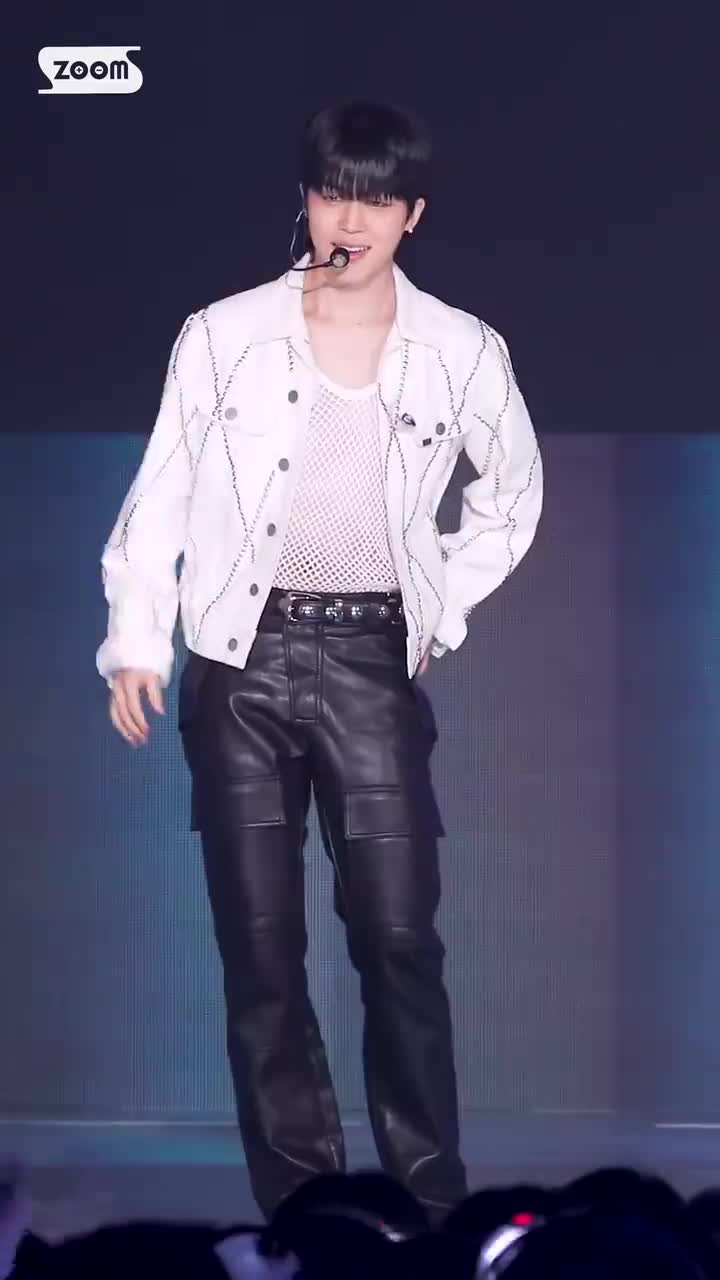 渔网背心若隐若现的...泥塑粉狂喜！Like Crazy