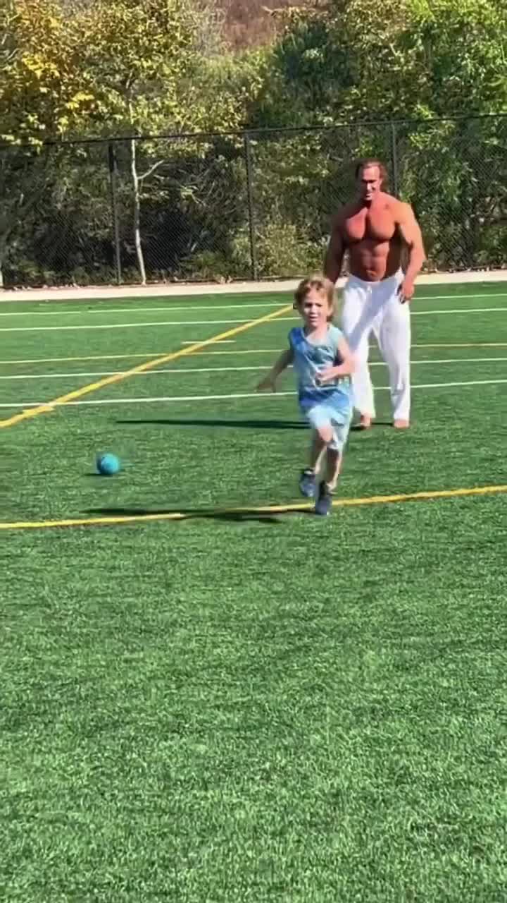 大力王与儿子玩耍（最温馨的一集