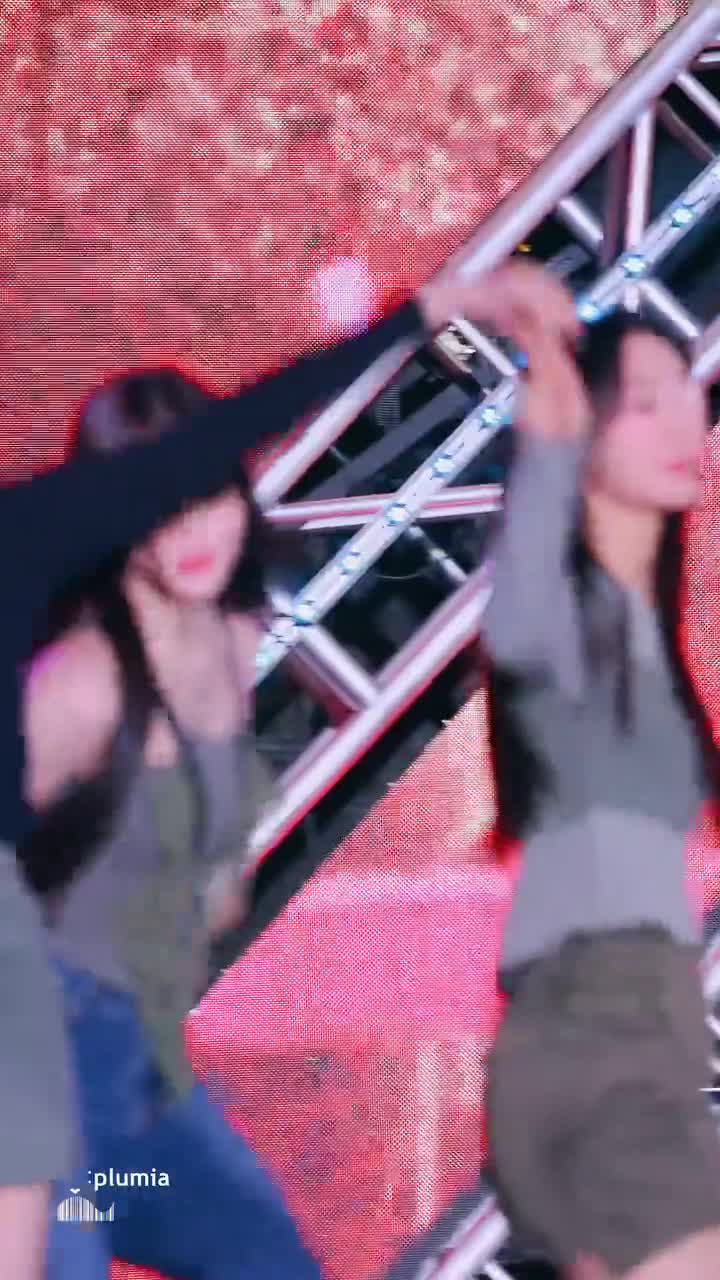 Summer Comes | Plumia