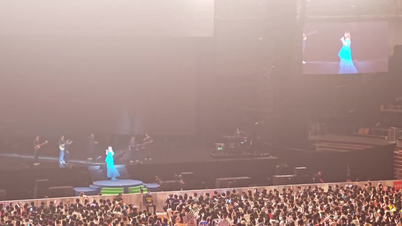 14、【4K】王心凌 - 黏黏黏黏 SUGAR HIGH 世界巡回演唱会 福州站 完整版正面舞台