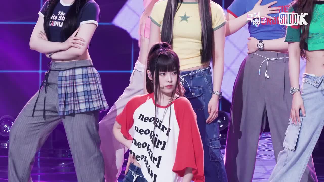 230331 Love Me Like This 音乐银行 横版