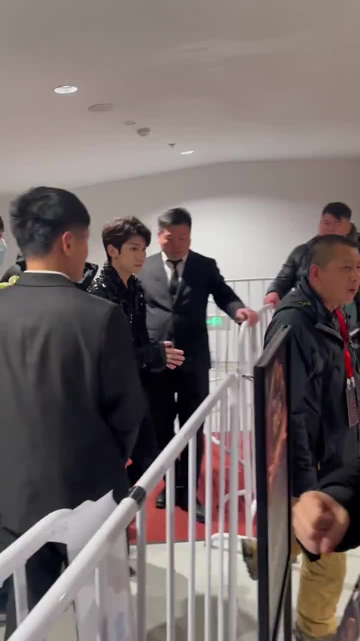 后台转场cr.C-Oli