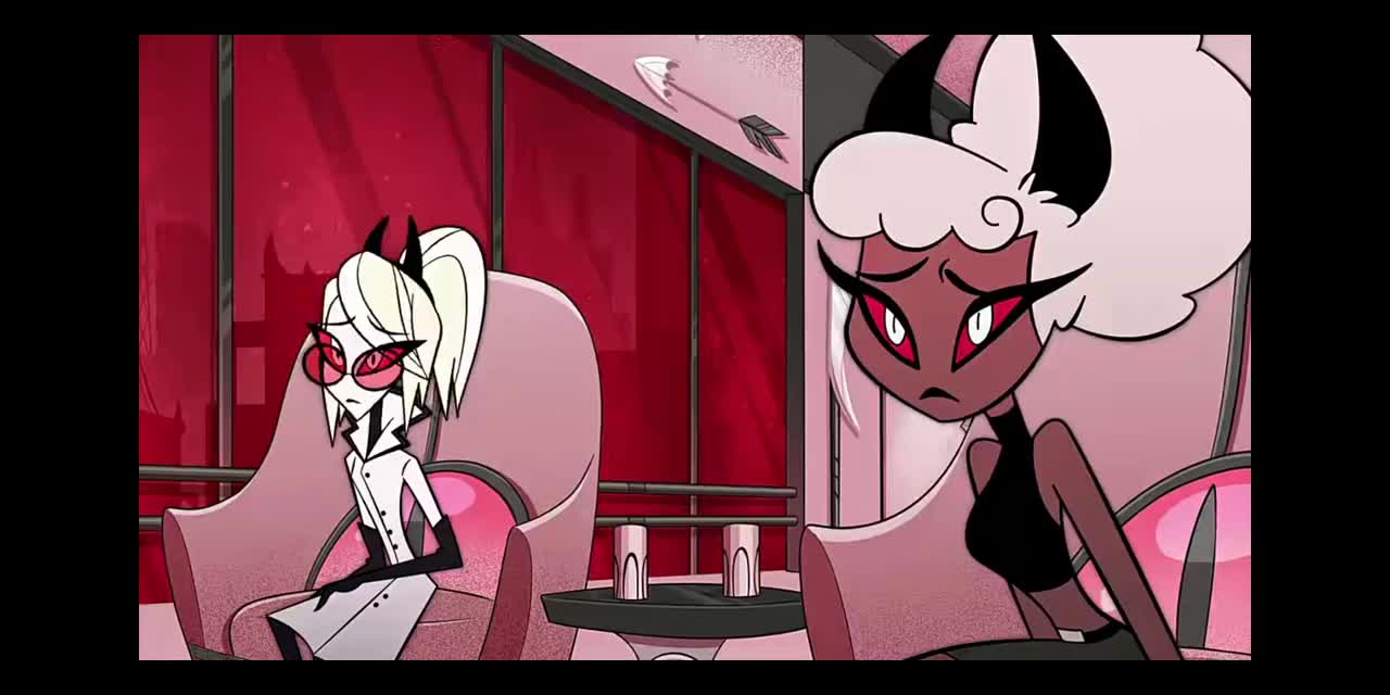 卡米拉和维姬天台唱歌