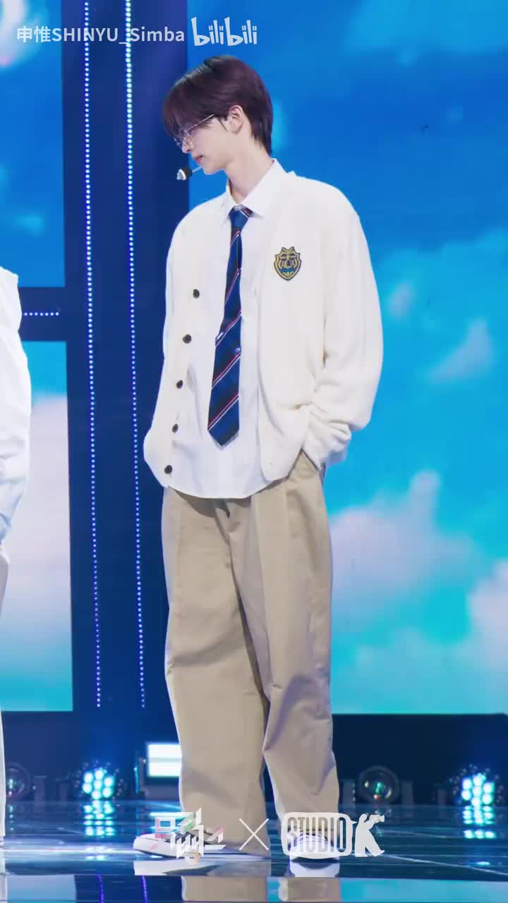 今日份眼镜学长【TWS申惟直拍】 240202 音乐银行 主打曲plot twist竖版直拍