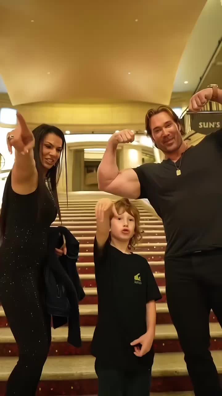 大力王与家人参加活动1