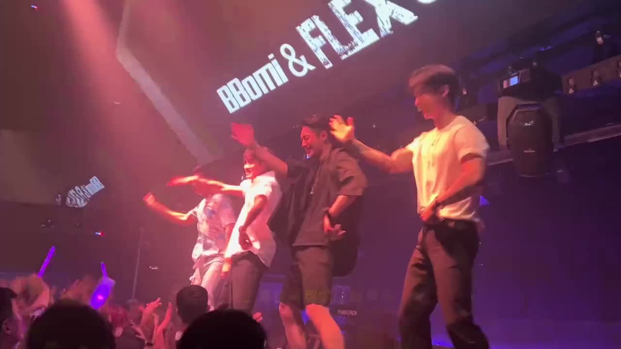 079. 戴上耳机听嗨曲 (DJ环绕版) - 赵非凡