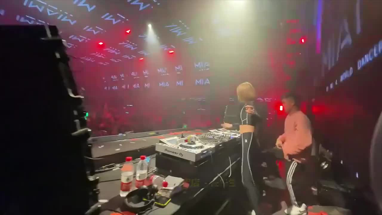 053. 踏平一切夜店 (3D版) - 佐先生