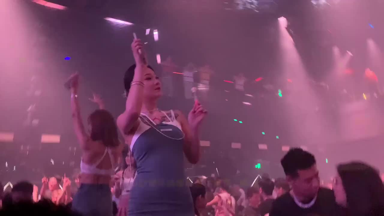 028. 8D劲爆环绕爆版金达莱花 - 枫叶