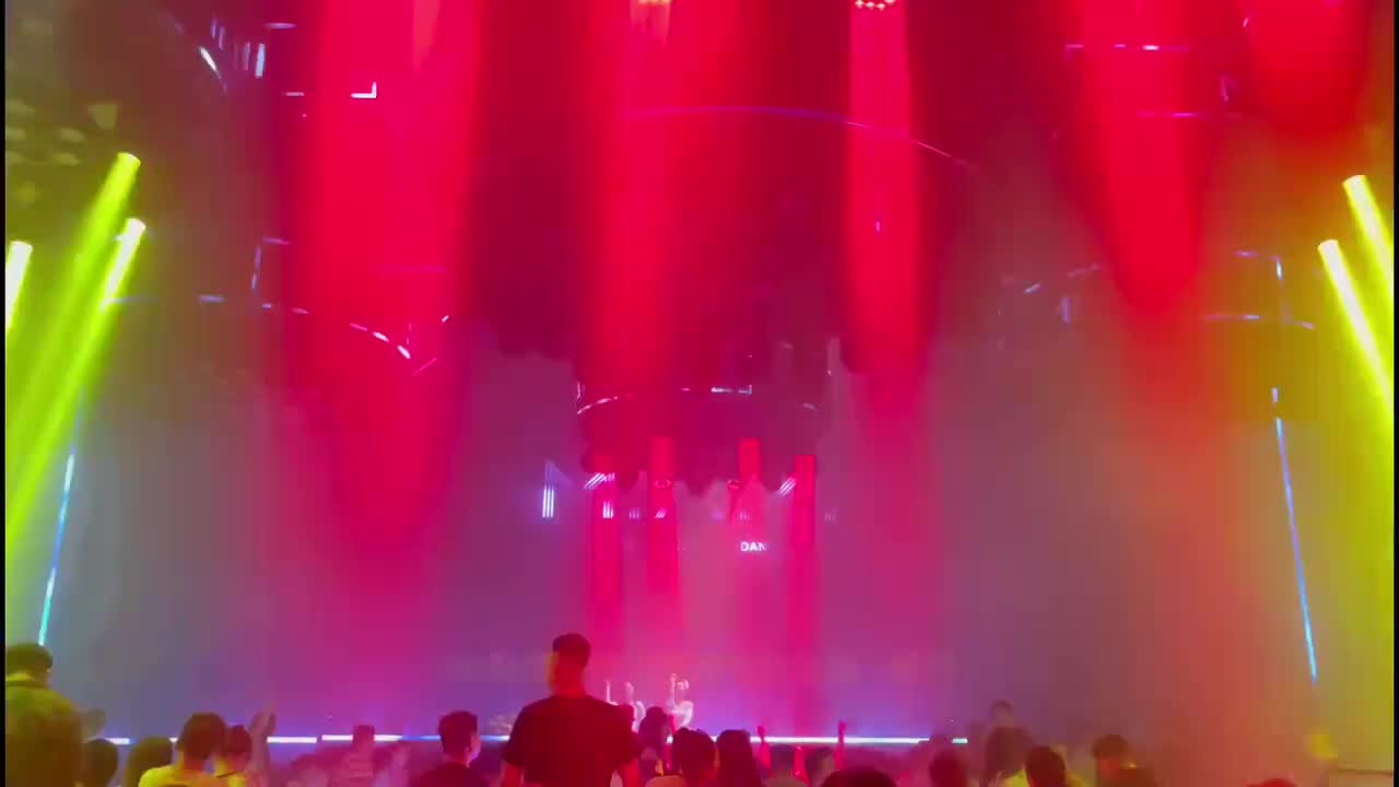 004. 8D劲爆环绕交警问我什么曲 - 枫叶