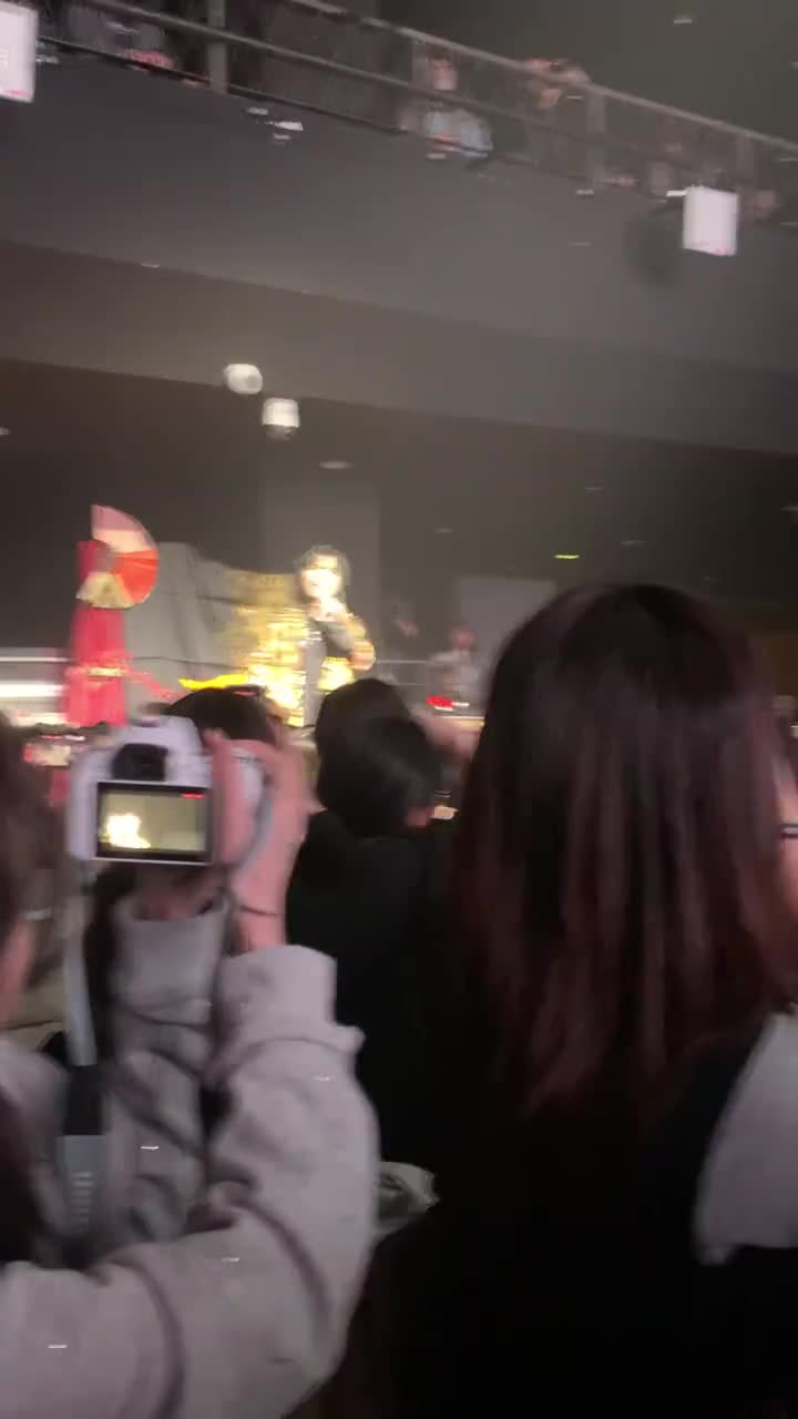 13. 手机视角 毛二个人单曲《惊堂》