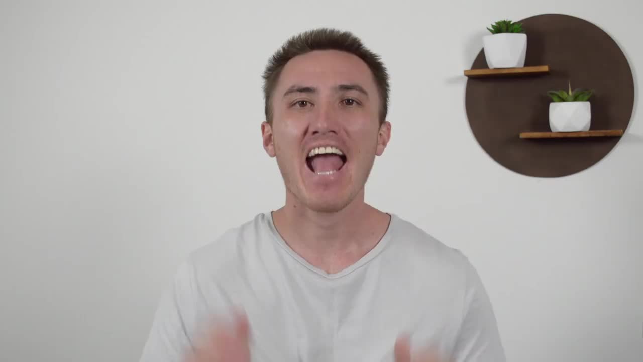 用英语聊篮球、棒球和美式足球。