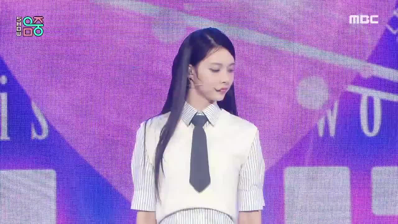 ILLIT - My World 打歌舞台