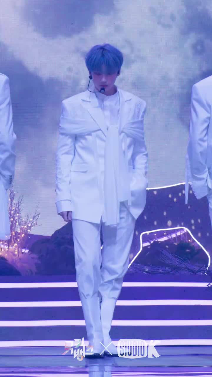 休宁凯（竖拍）