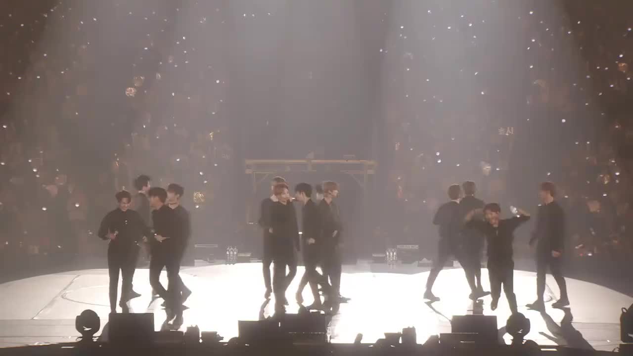 “这家伙的人气 ”重刷演唱会的时候有点上头的舞台，看了好多遍