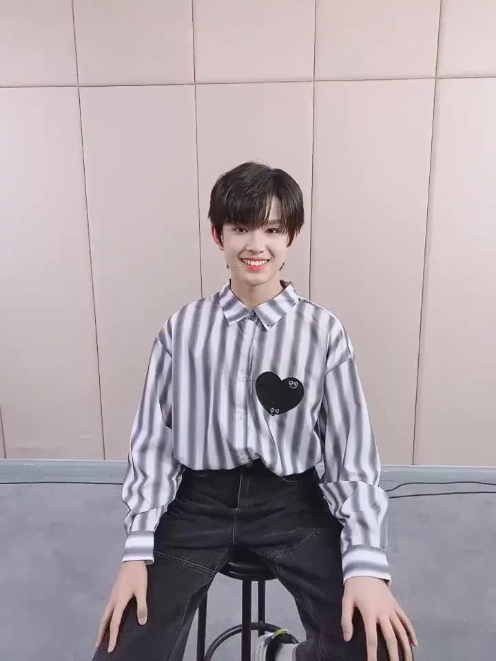 210830张极手势舞