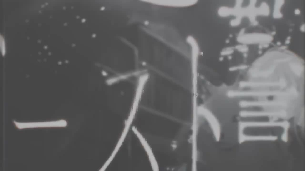 Empty old City - ゴースト警告を唄う