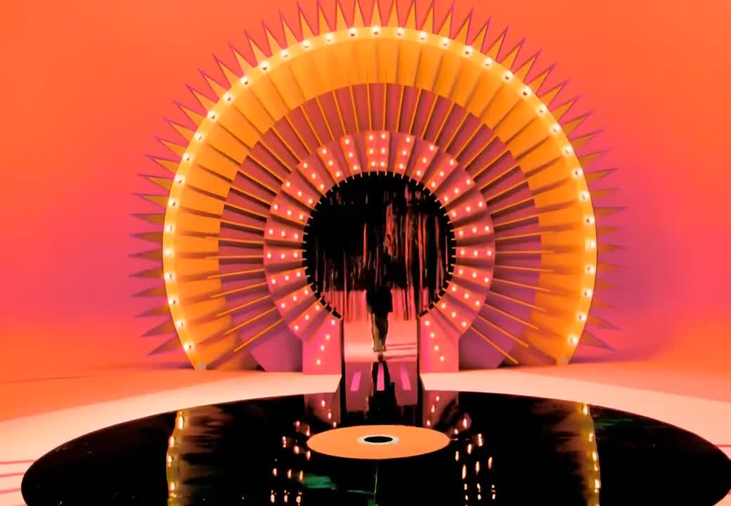 82. 【4K修复】S.H.E - 对号入座 MV 修复版