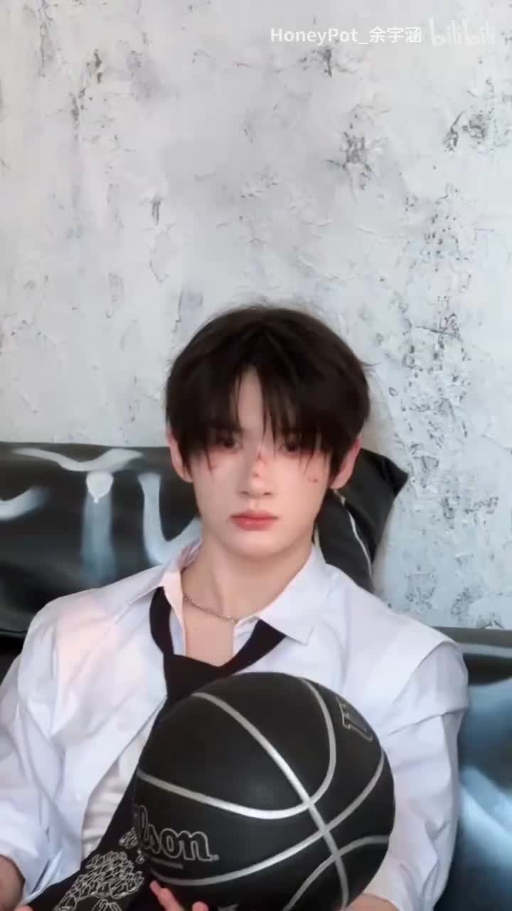 【余宇涵】《第6575次如果》生日周边拍摄花絮