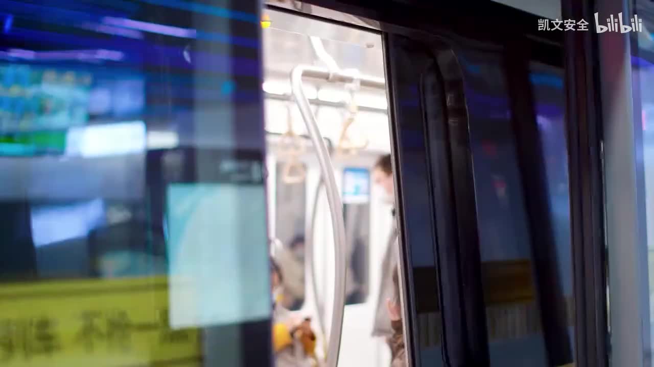 《地铁逃生》(消防警示教育片）