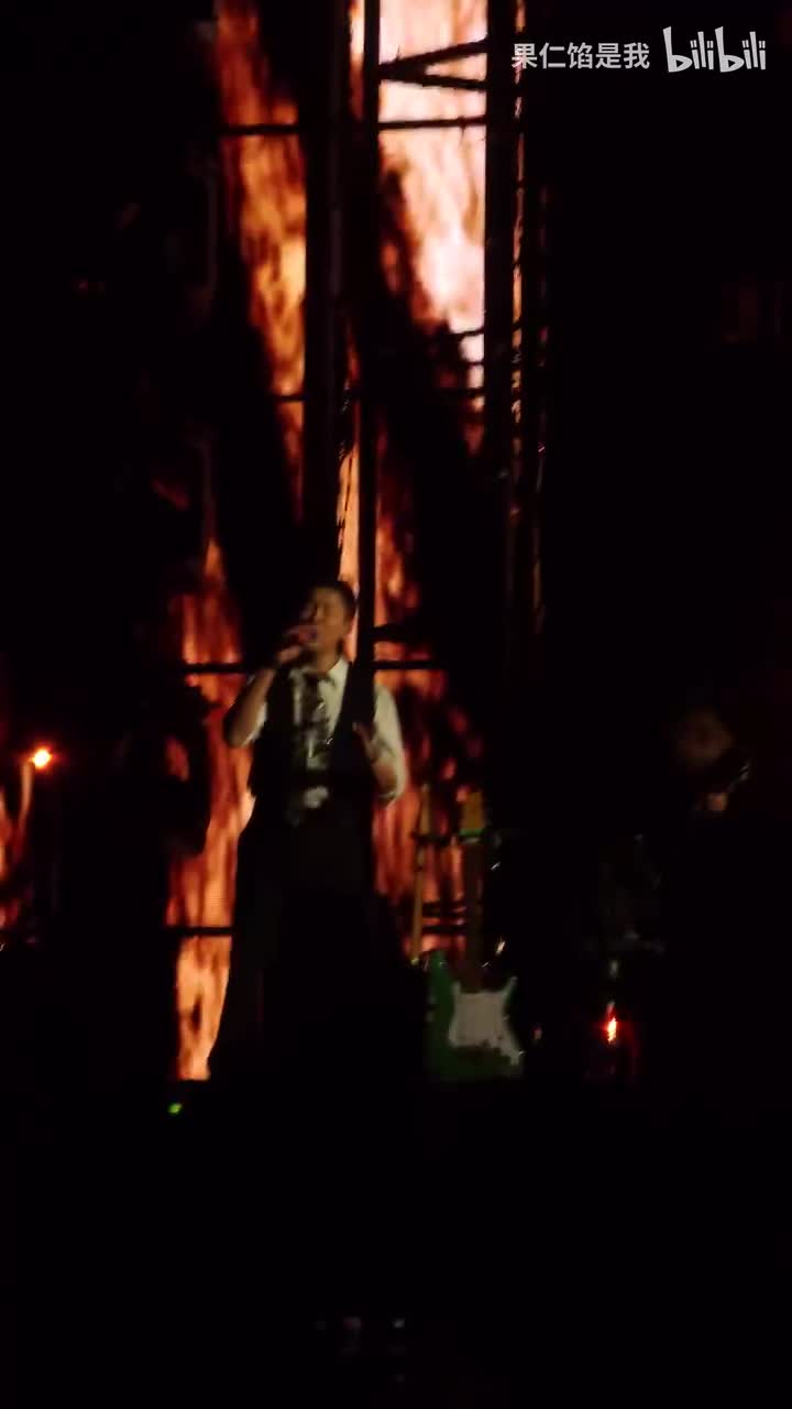 寂寞的季节2竖屏