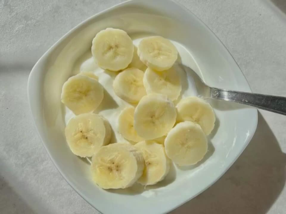 banana n yog ^_^ (eating asmr)