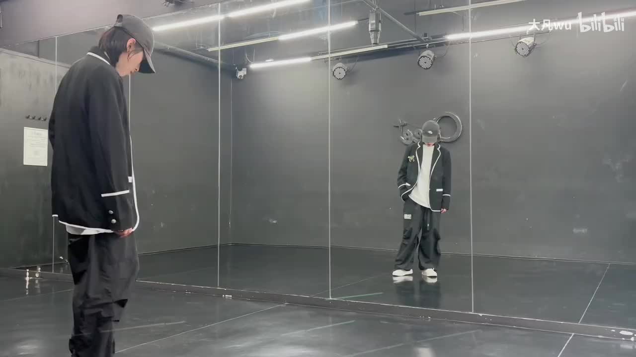 咆哮开头到副歌前 翻跳