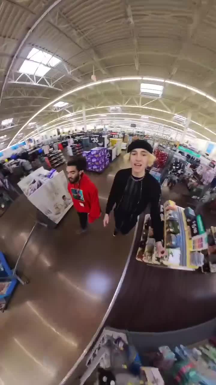 骗别人在商场里藏了钱