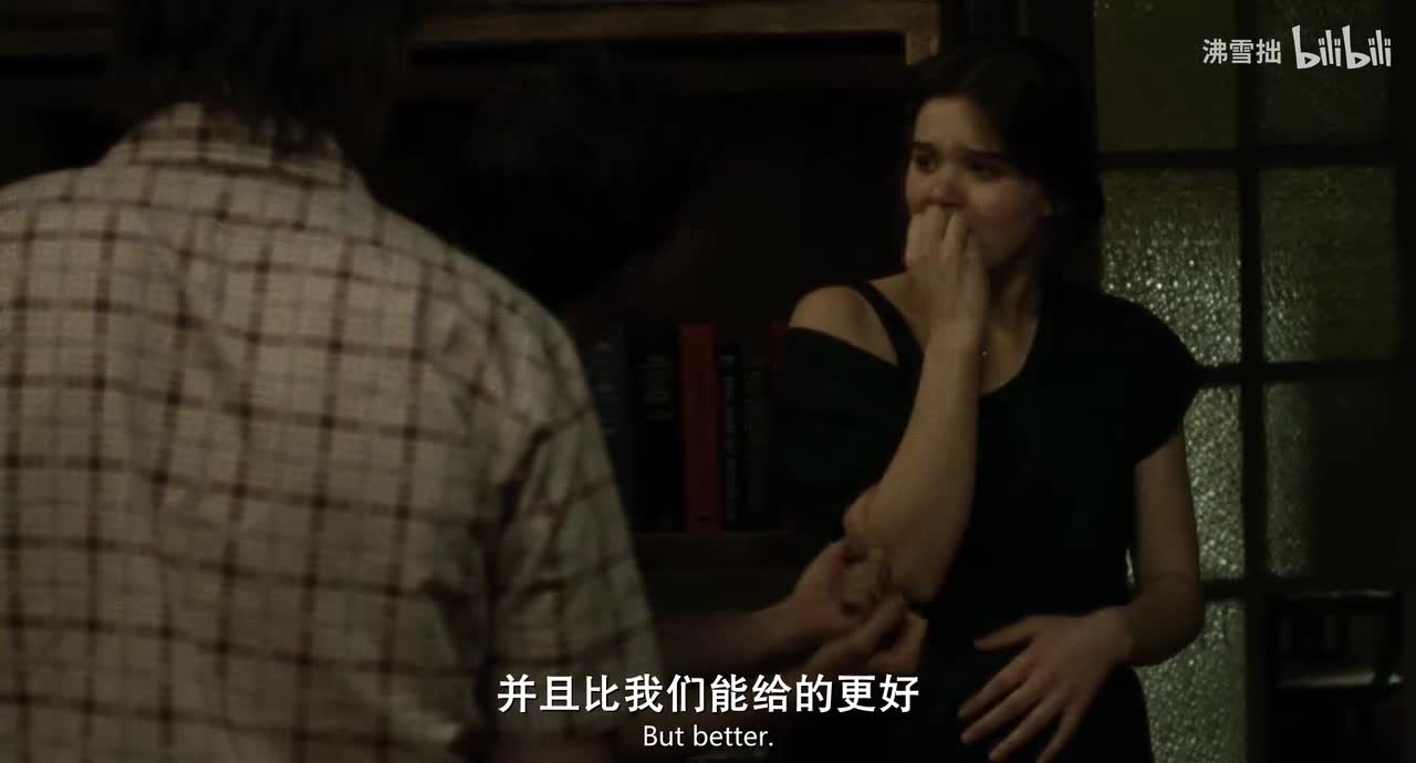 28-5【墨绿色圆领衫被剪成无袖】打约翰尼