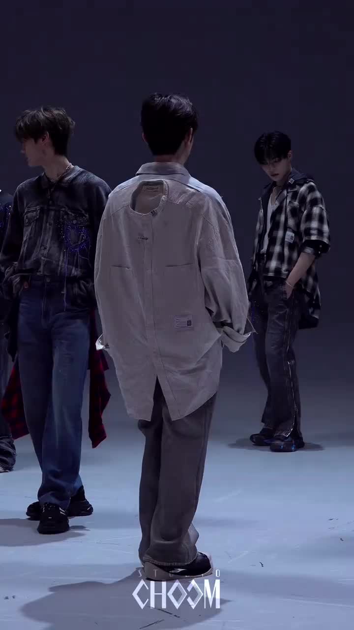 250225 BLUE STUDIO CHOOM